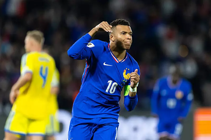 كيليان مبابي نجم منتخب فرنسا